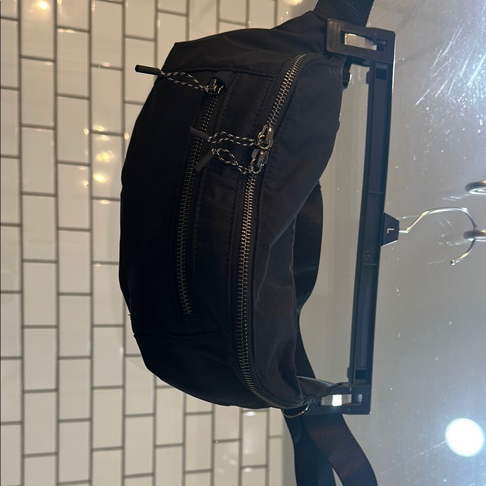 Vuori Black Belt Bag with Adjustable Strap